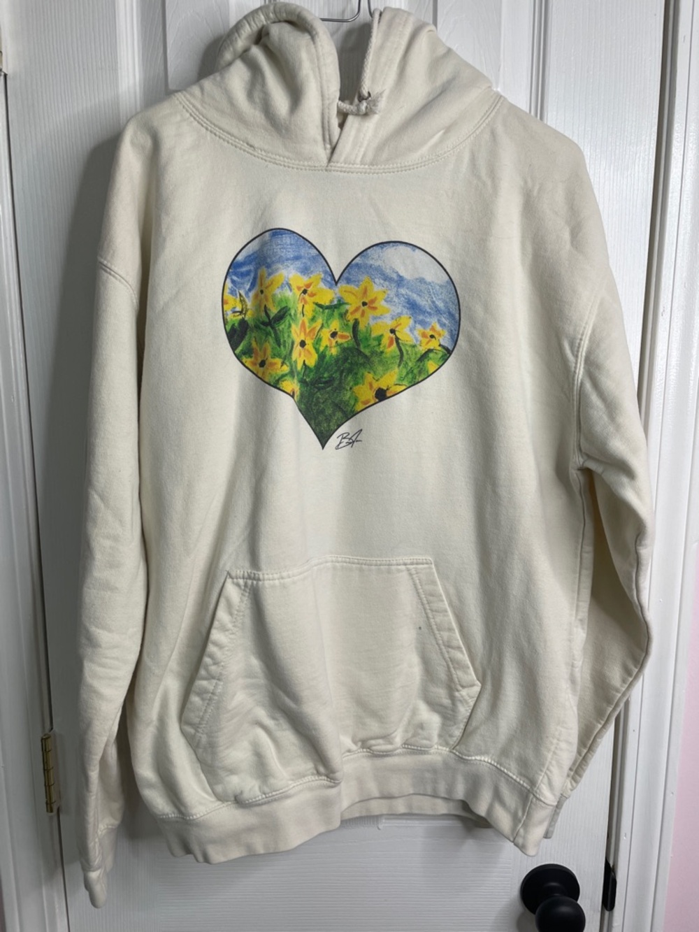 Cream Hoodie with Heart Daffodil Graphic